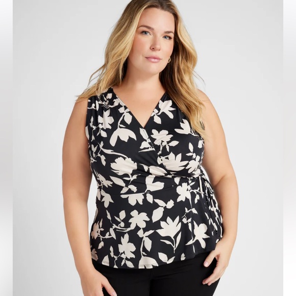 West Kei Black and White Floral Top - Picture 1 of 6